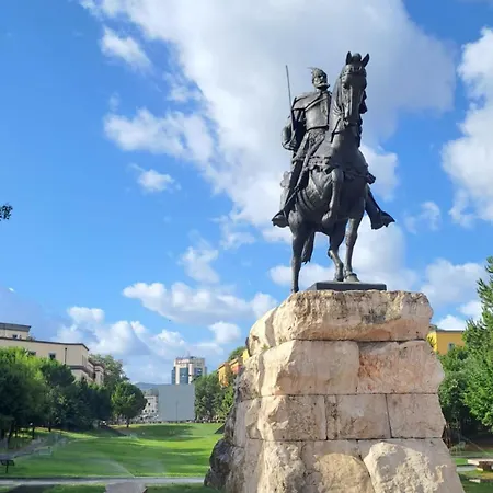 In The Center Τίρανα